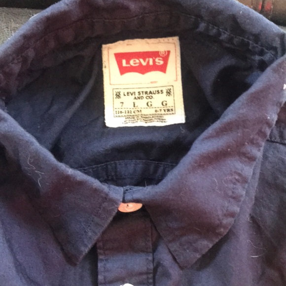 Levi’s button up - Picture 4 of 5